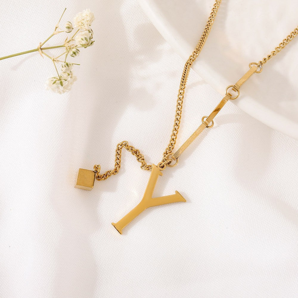 Collar Letra